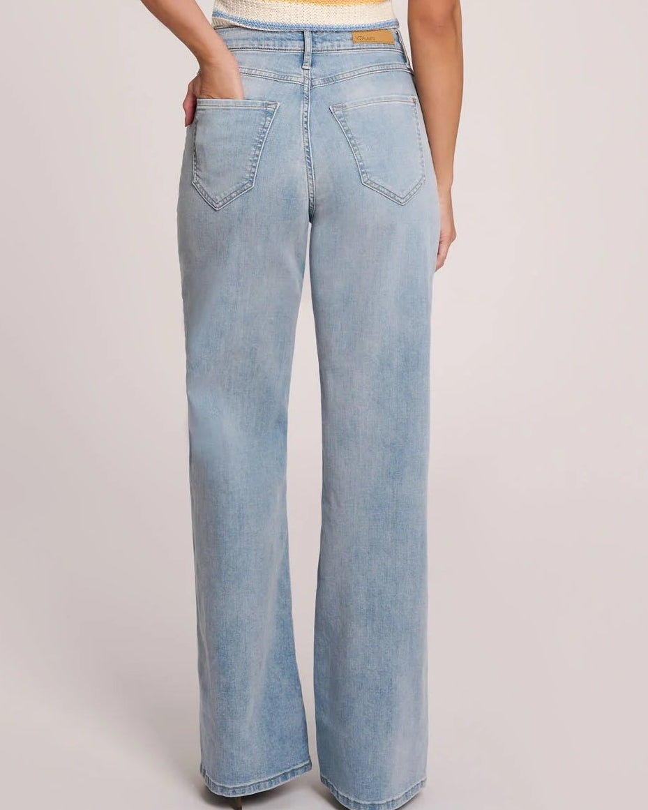 Women's Light Wash Wide Leg Highwaist Jean